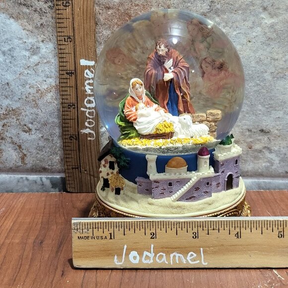 Manger Scene Water Globe Music Box Plays Joy To The World - Picture 10 of 13